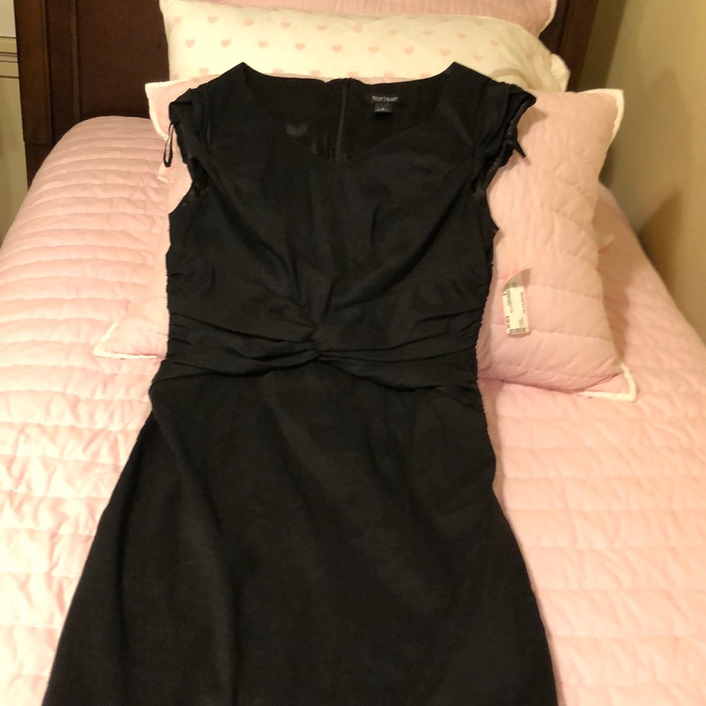 Blk crêpe material sz 8 Wht house blk house